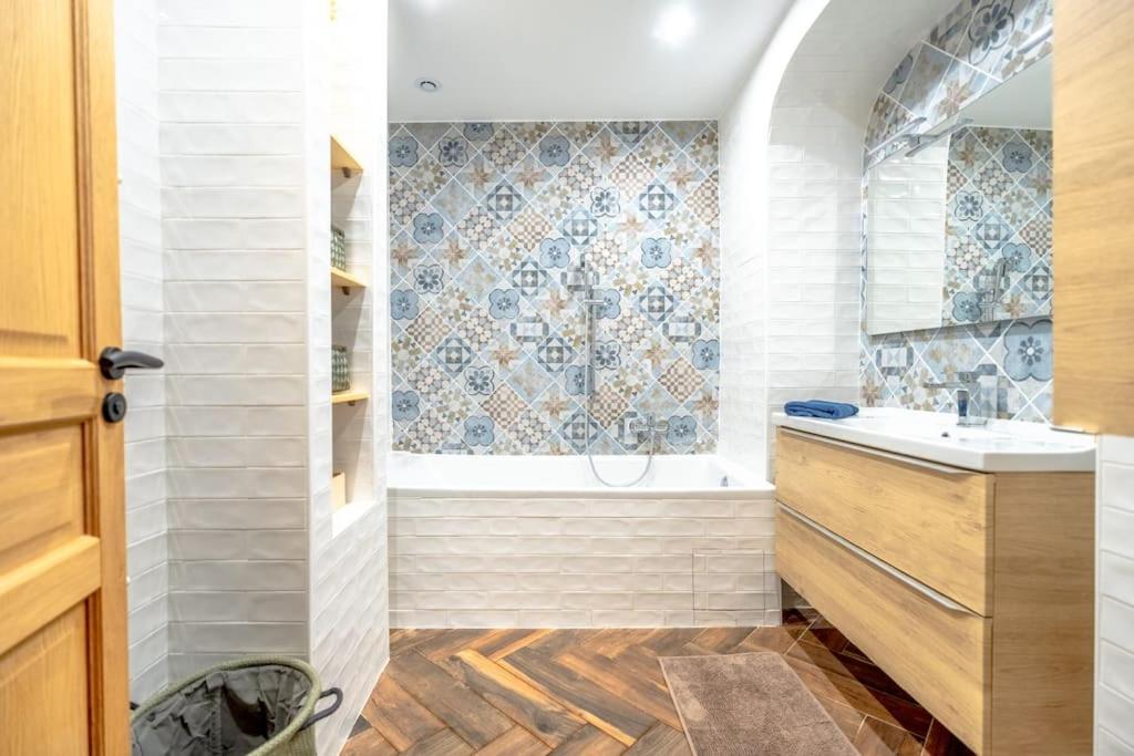 Le Plan-de-la-Tour Superbe Appartement Neuf, Climatise Centre Village מראה חיצוני תמונה