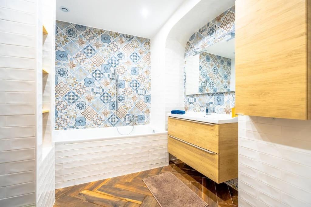 Le Plan-de-la-Tour Superbe Appartement Neuf, Climatise Centre Village מראה חיצוני תמונה